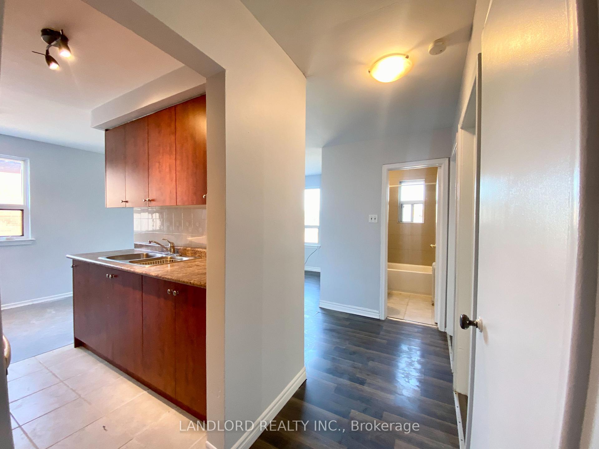 Photo 3 of Unit 4, 127 Scarlett Road, Toronto, Rockcliffe-Smythe — HOMEH