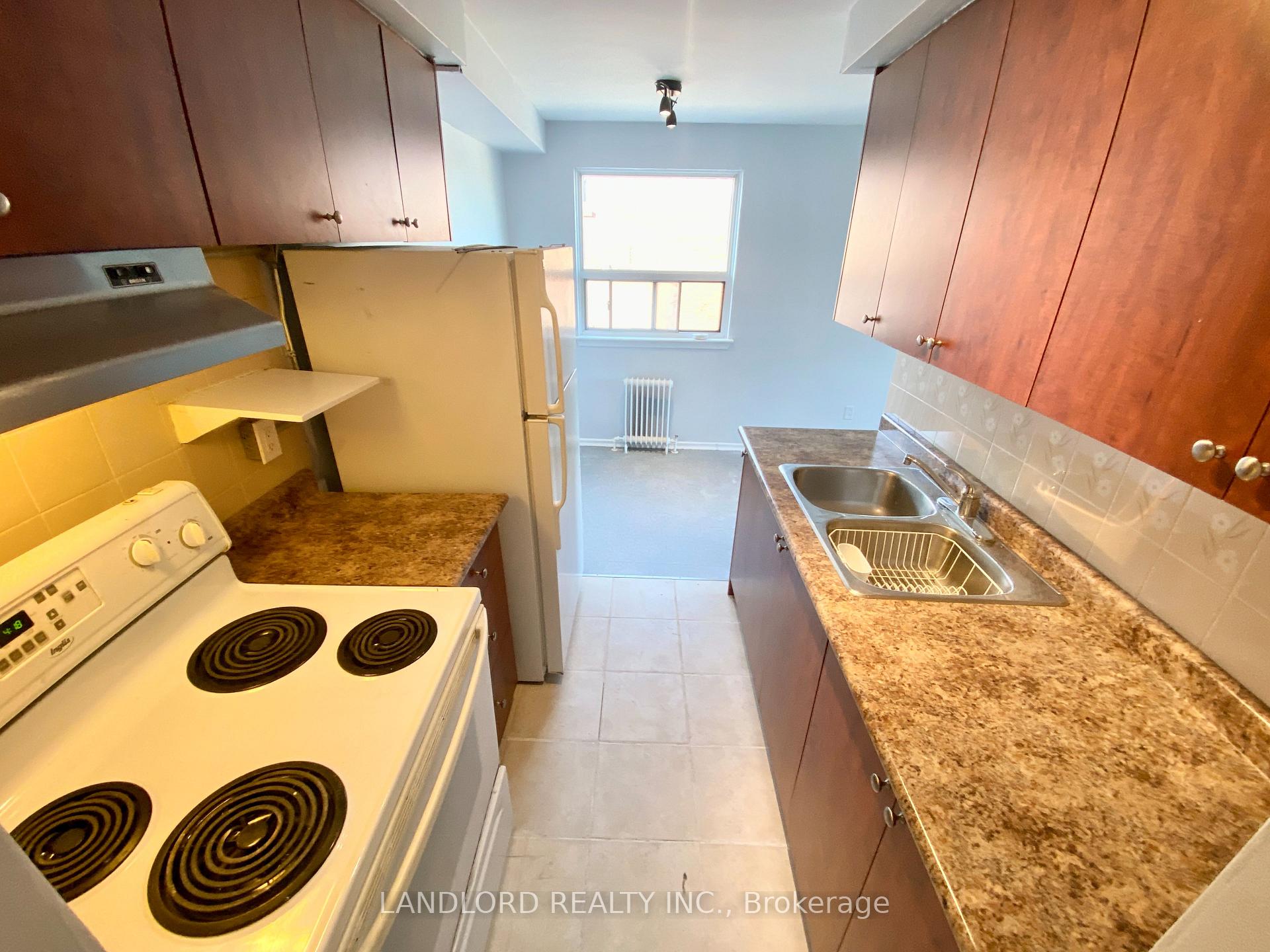Photo 4 of Unit 4, 127 Scarlett Road, Toronto, Rockcliffe-Smythe — HOMEH