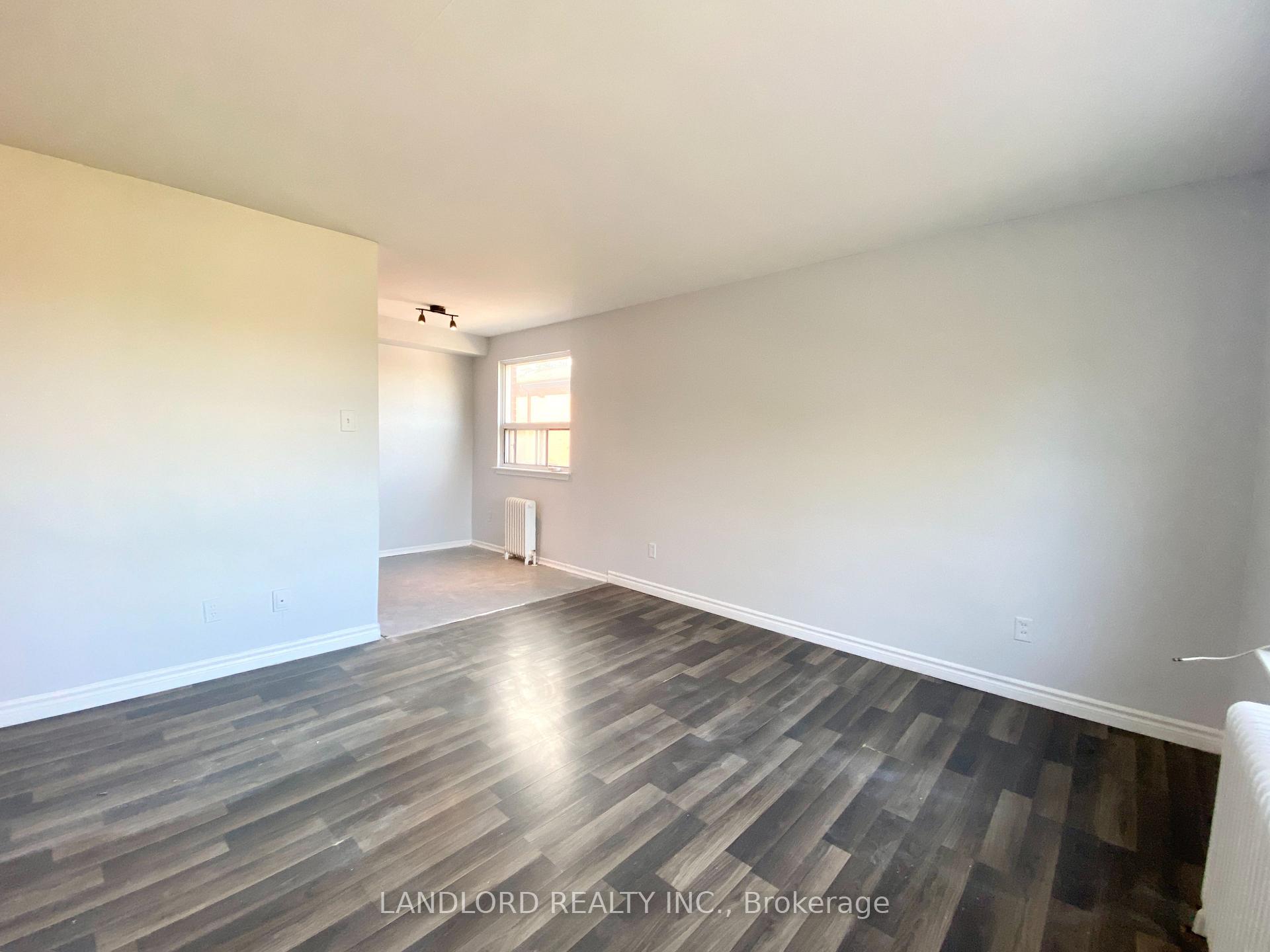 Photo 7 of Unit 4, 127 Scarlett Road, Toronto, Rockcliffe-Smythe — HOMEH