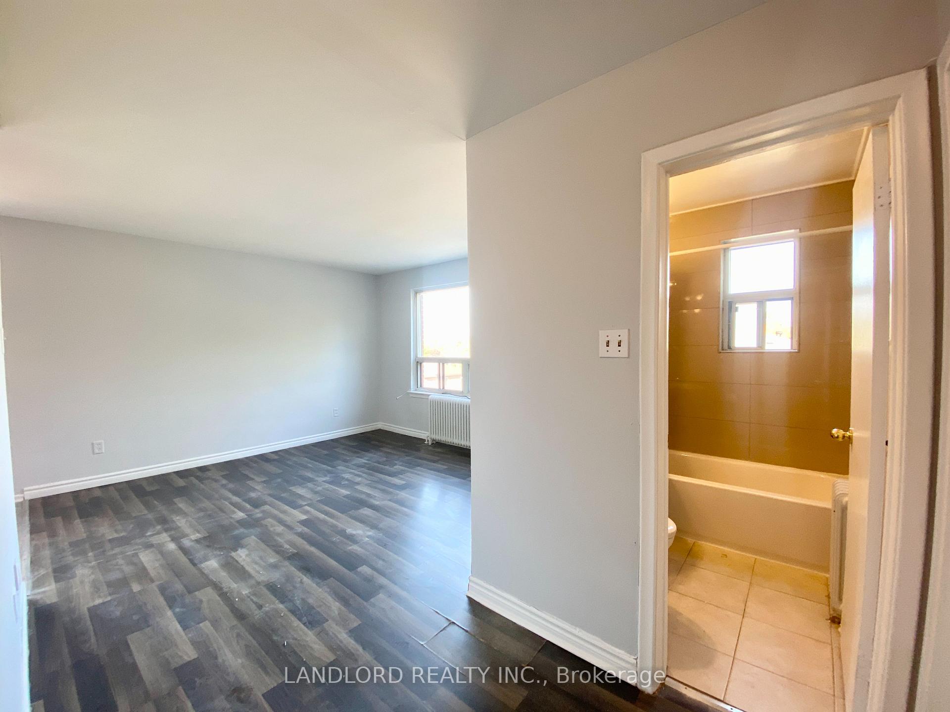 Photo 8 of Unit 4, 127 Scarlett Road, Toronto, Rockcliffe-Smythe — HOMEH
