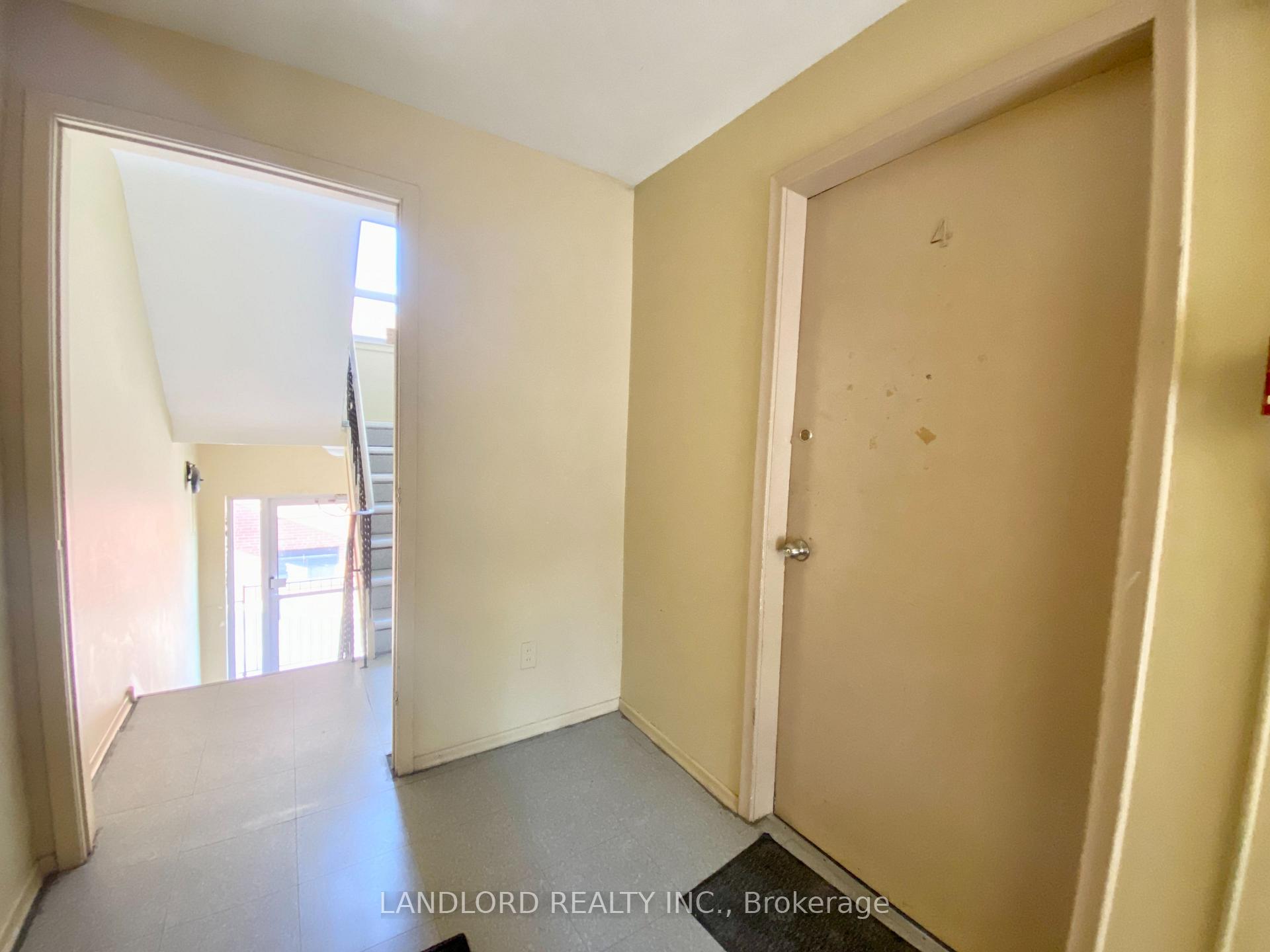 Photo 18 of Unit 4, 127 Scarlett Road, Toronto, Rockcliffe-Smythe — HOMEH
