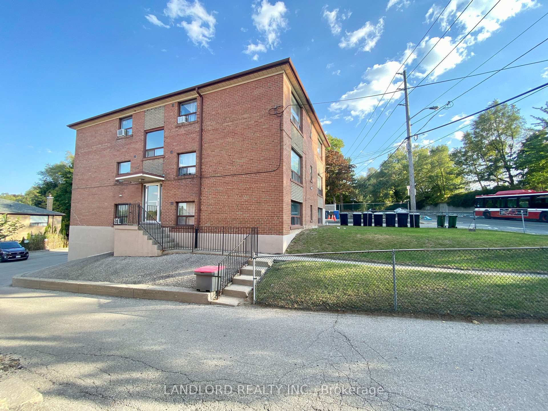 Photo 19 of Unit 4, 127 Scarlett Road, Toronto, Rockcliffe-Smythe — HOMEH