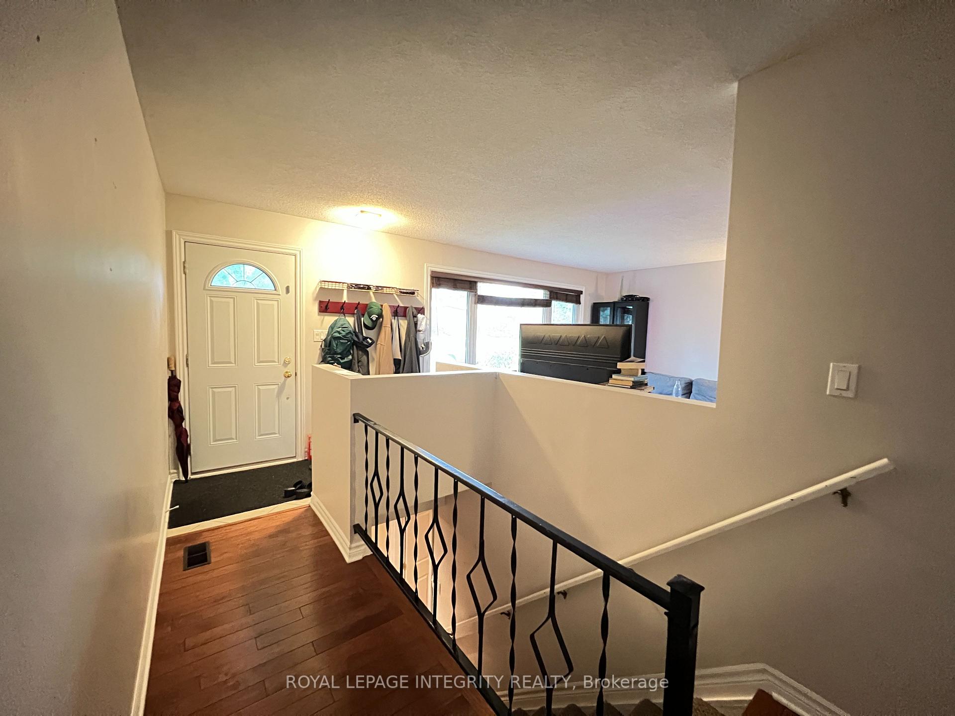 Photo 3 of 31 Gary Avenue, Ottawa, Manordale — HOMEH