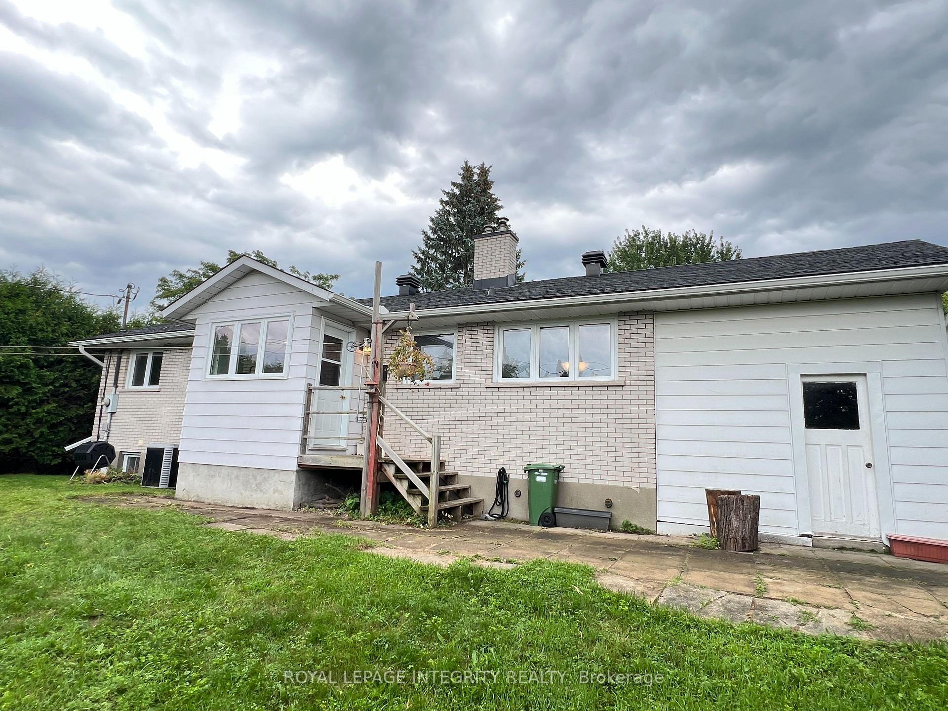 Photo 21 of 31 Gary Avenue, Ottawa, Manordale — HOMEH