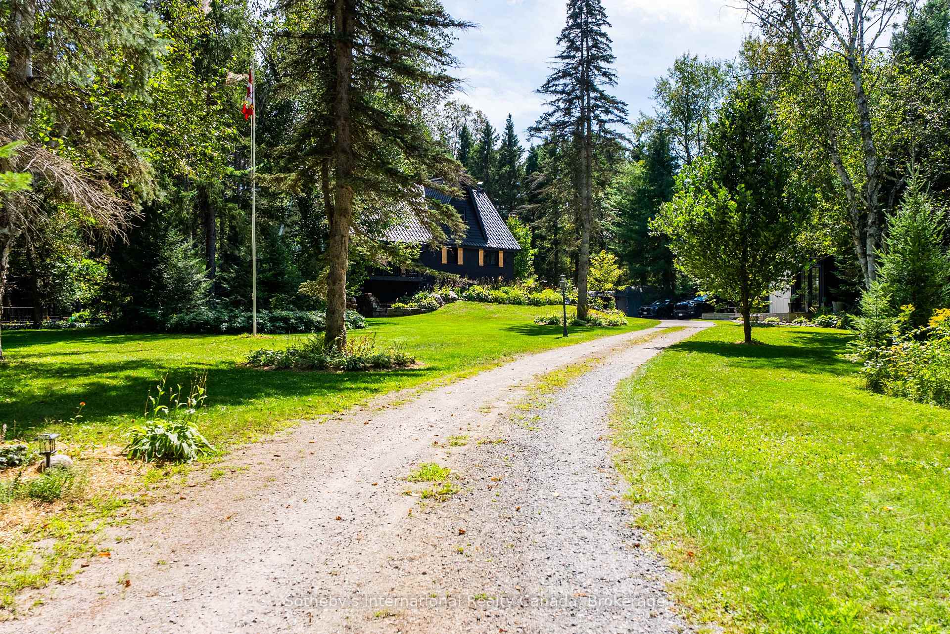 Photo 6 of 132 Douglas Drive, Bracebridge, Macaulay — HOMEH