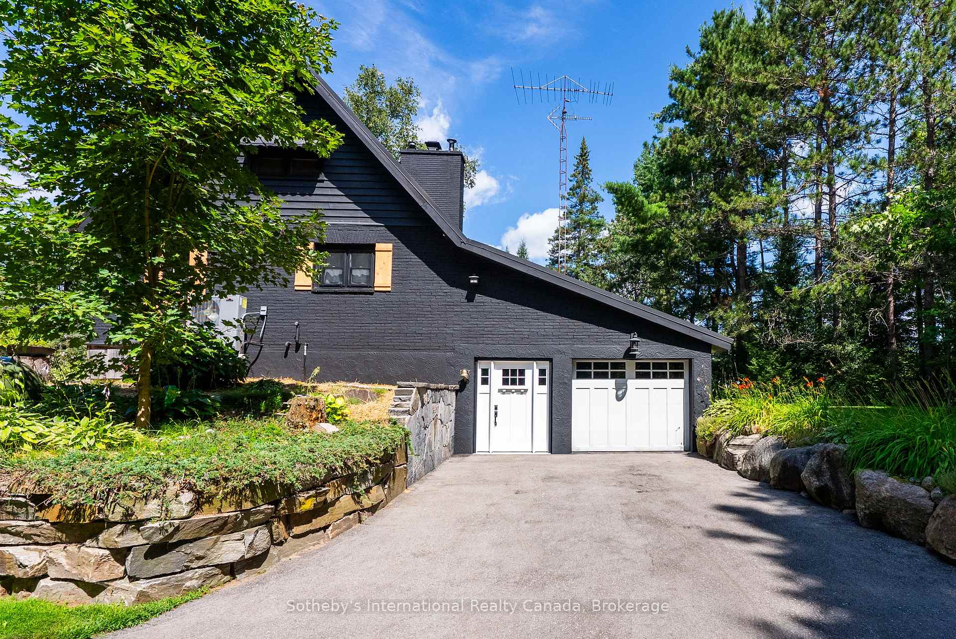 Photo 11 of 132 Douglas Drive, Bracebridge, Macaulay — HOMEH