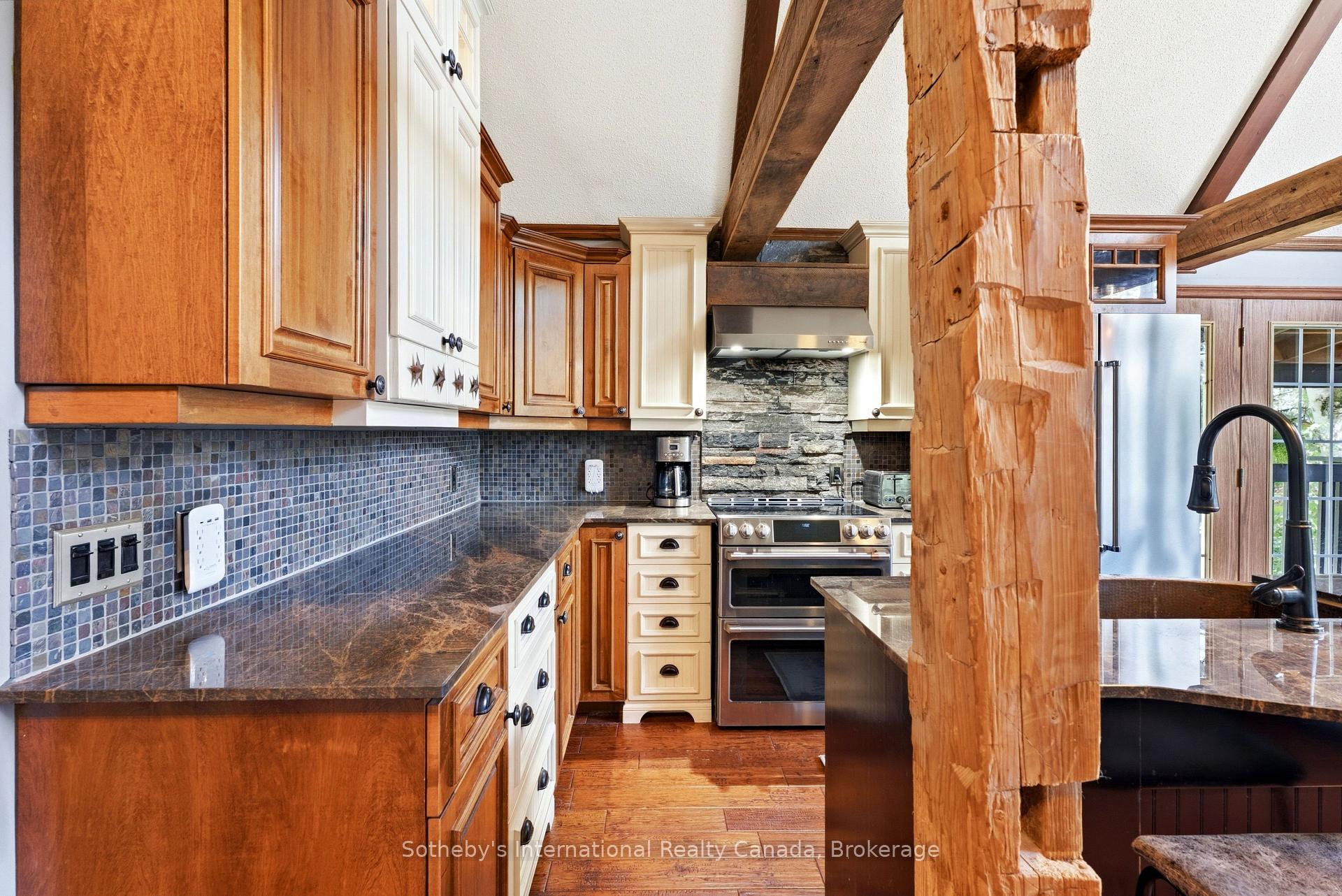 Photo 16 of 132 Douglas Drive, Bracebridge, Macaulay — HOMEH