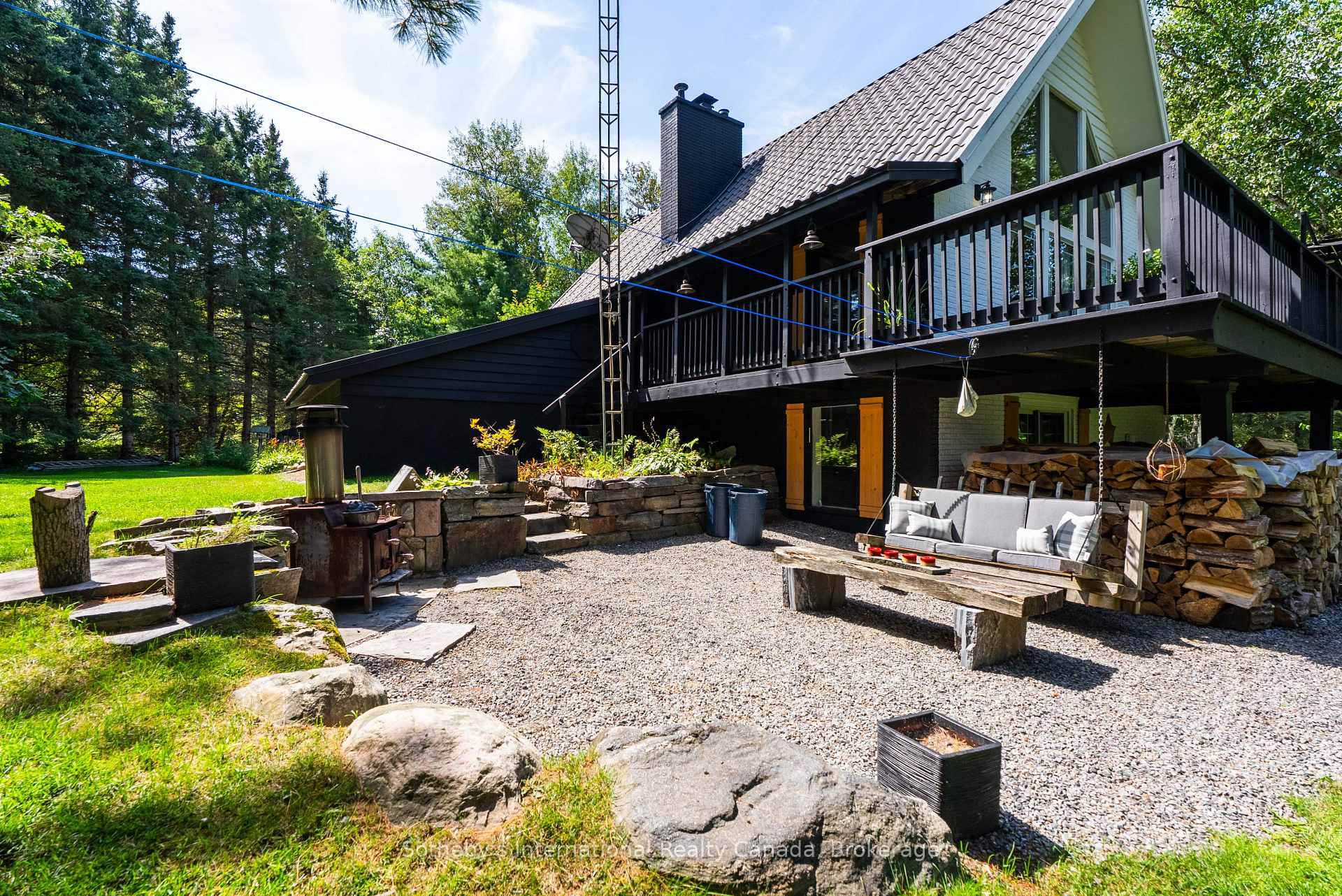 Photo 32 of 132 Douglas Drive, Bracebridge, Macaulay — HOMEH