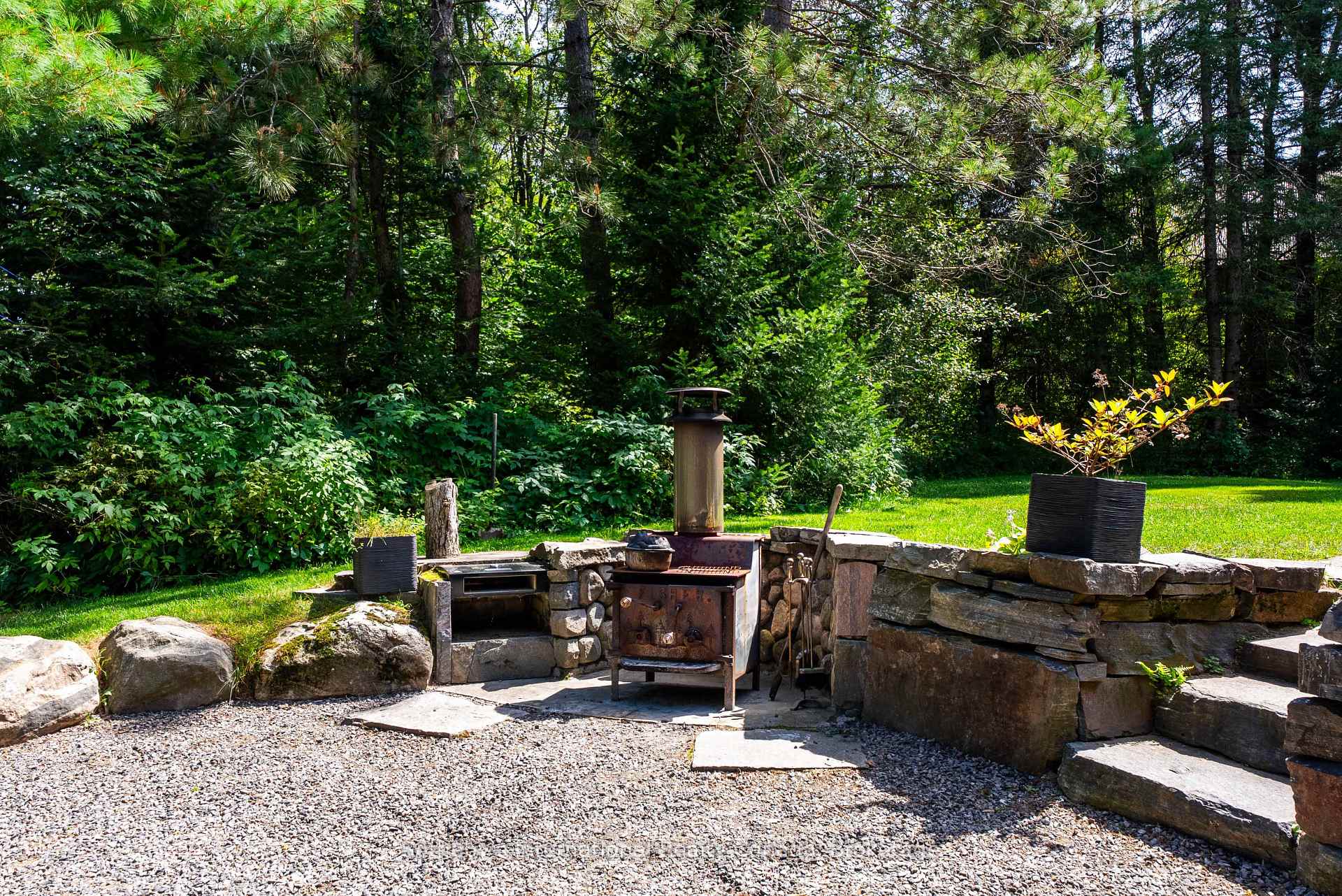Photo 33 of 132 Douglas Drive, Bracebridge, Macaulay — HOMEH
