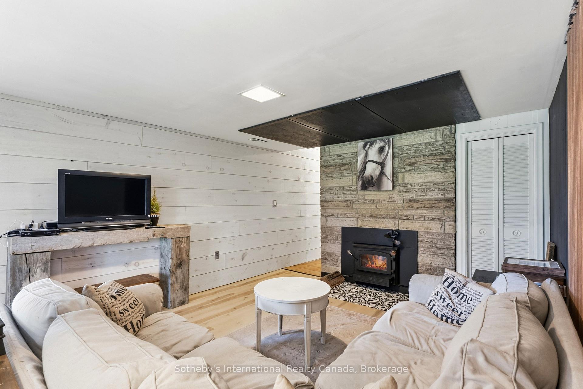 Photo 37 of 132 Douglas Drive, Bracebridge, Macaulay — HOMEH