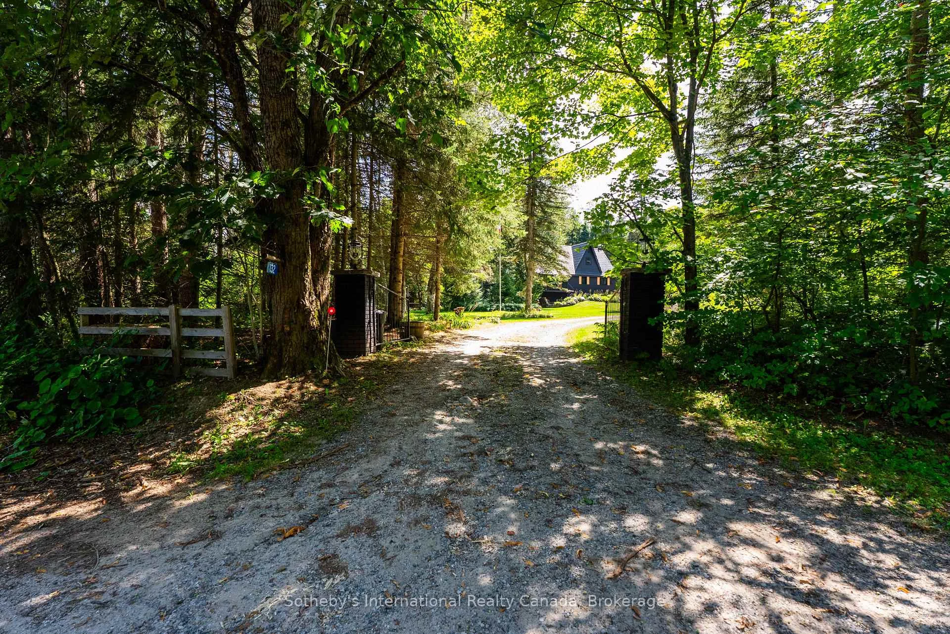 Photo 17 of 132 Douglas Drive, Bracebridge, Macaulay — HOMEH