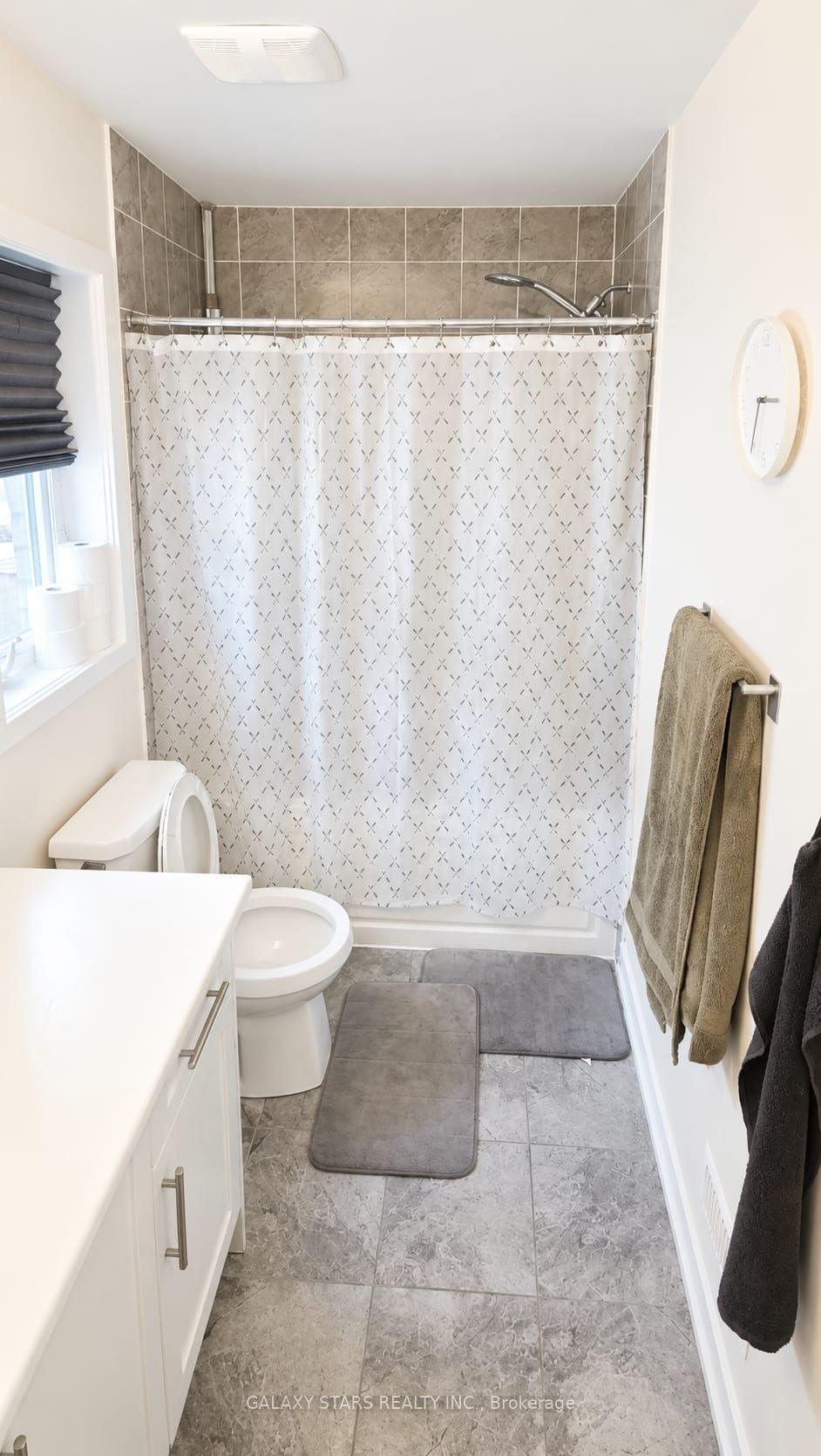 Photo 14 of 70 Mountainside Crescent, Whitby, Rolling Acres — HOMEH