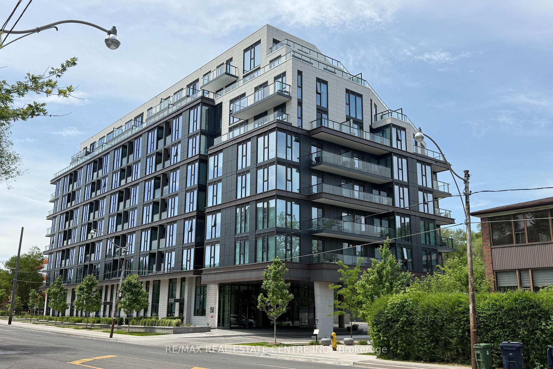 Front of Unit 422, 250 Lawrence Avenue W