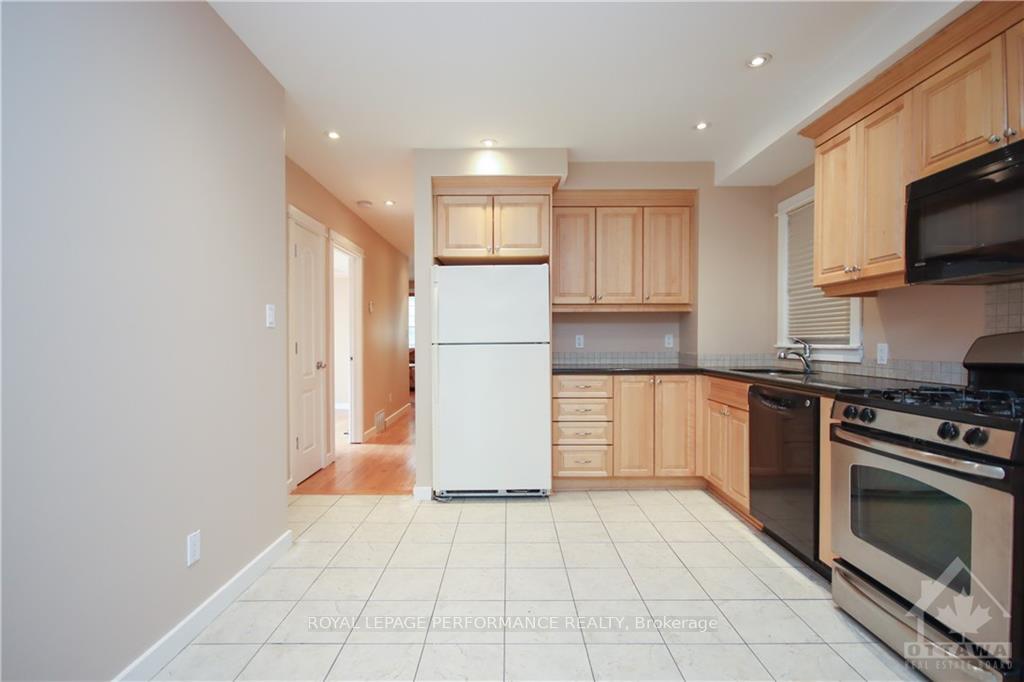 Photo 2 of Unit 2, 736 Cooper Street W, Ottawa, Ottawa Centre — HOMEH