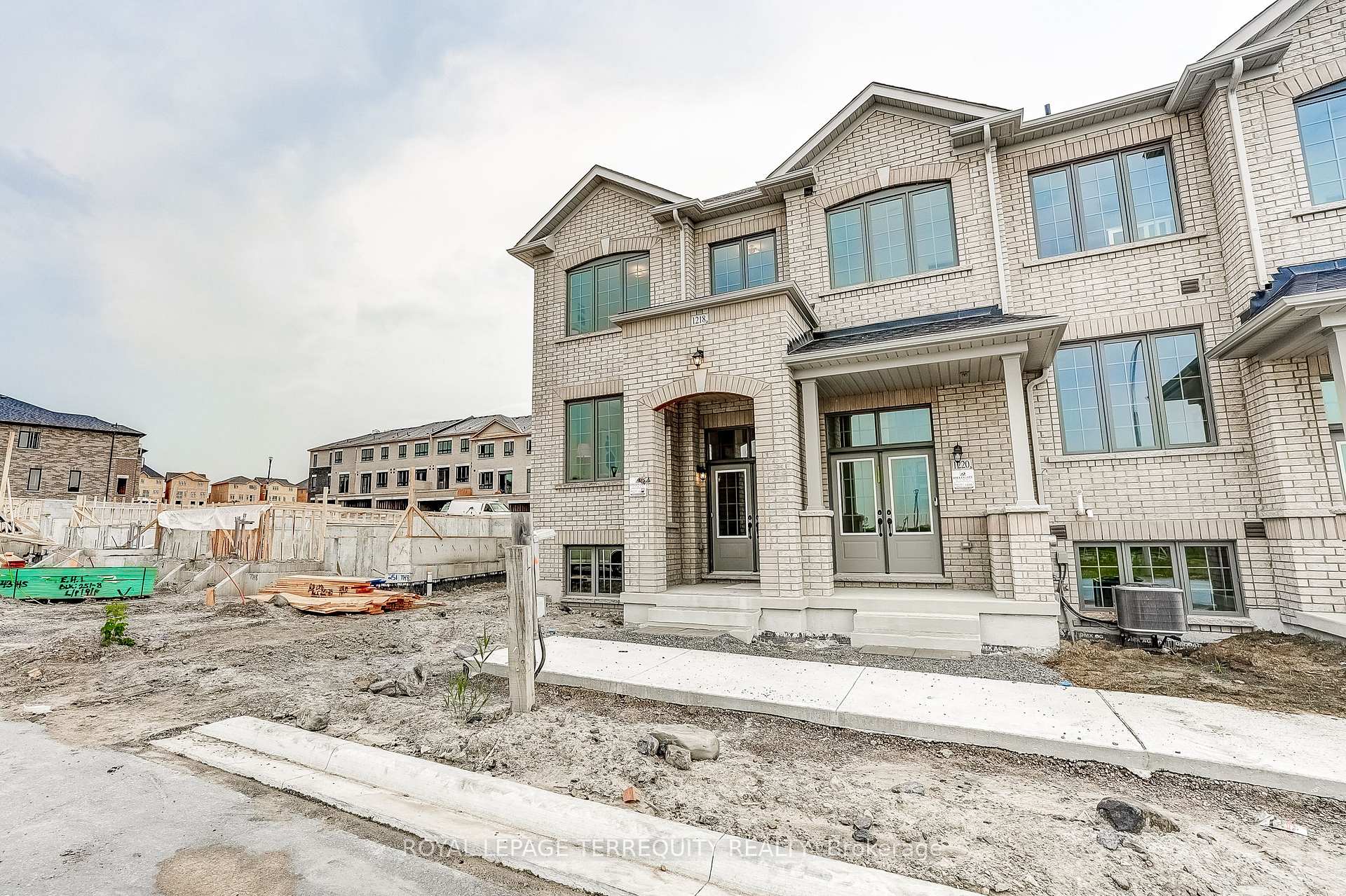 Photo 2 of 1218 Elizabeth Mackenzie Trail, Pickering, Rural Pickering — HOMEH