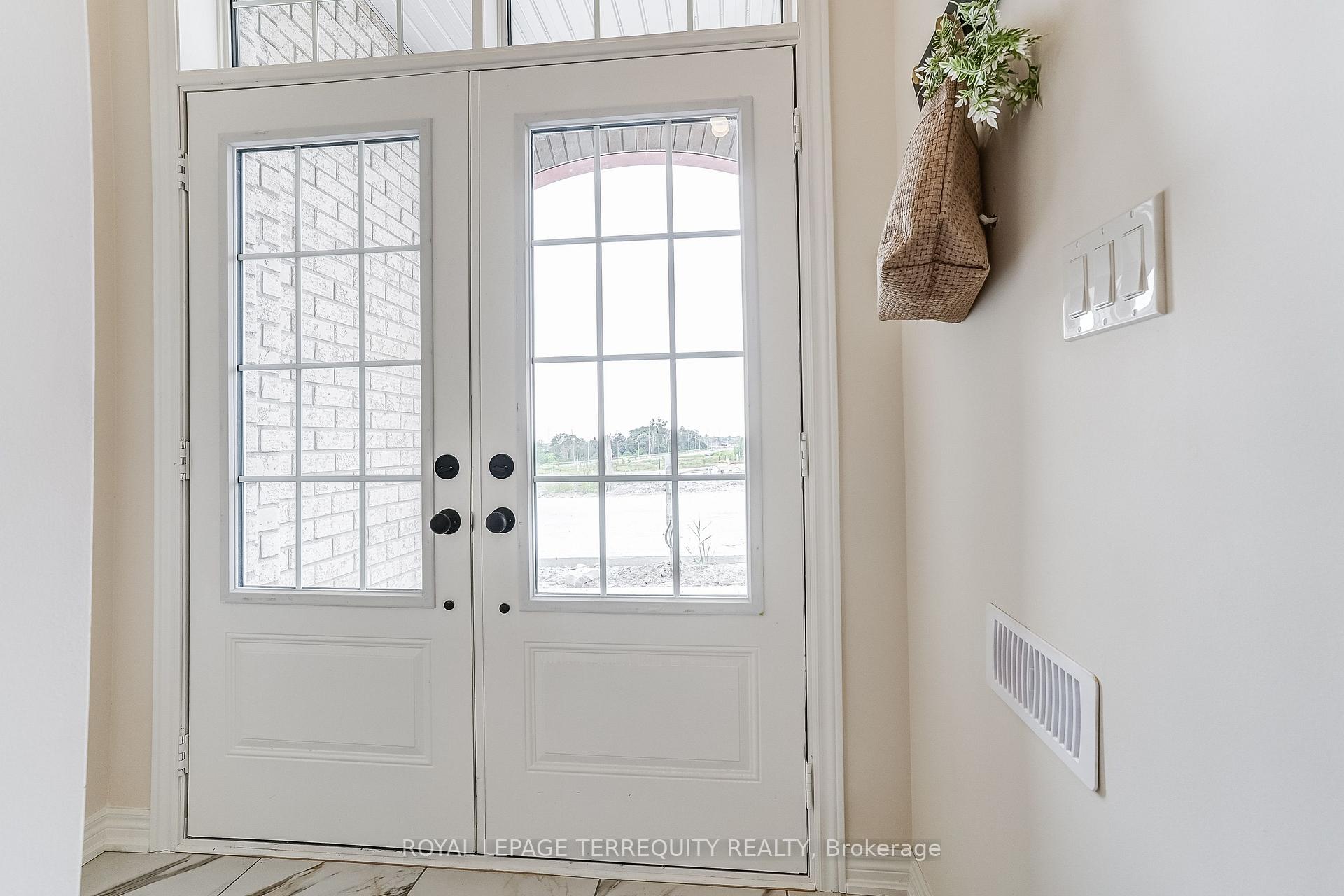 Photo 3 of 1218 Elizabeth Mackenzie Trail, Pickering, Rural Pickering — HOMEH