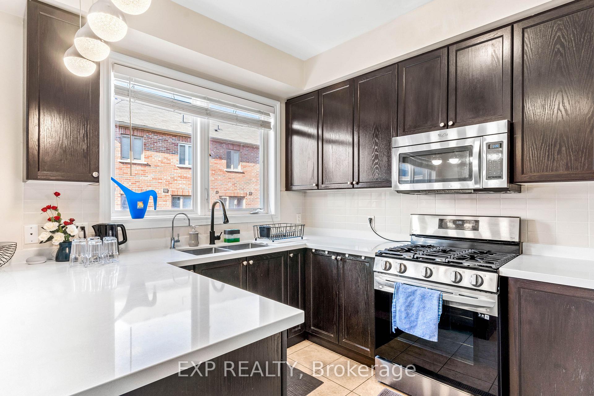 Photo 8 of 4 Magdalene Crescent, Brampton, Heart Lake East — HOMEH