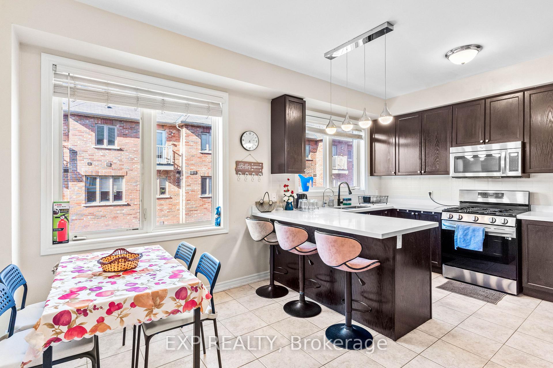Photo 11 of 4 Magdalene Crescent, Brampton, Heart Lake East — HOMEH