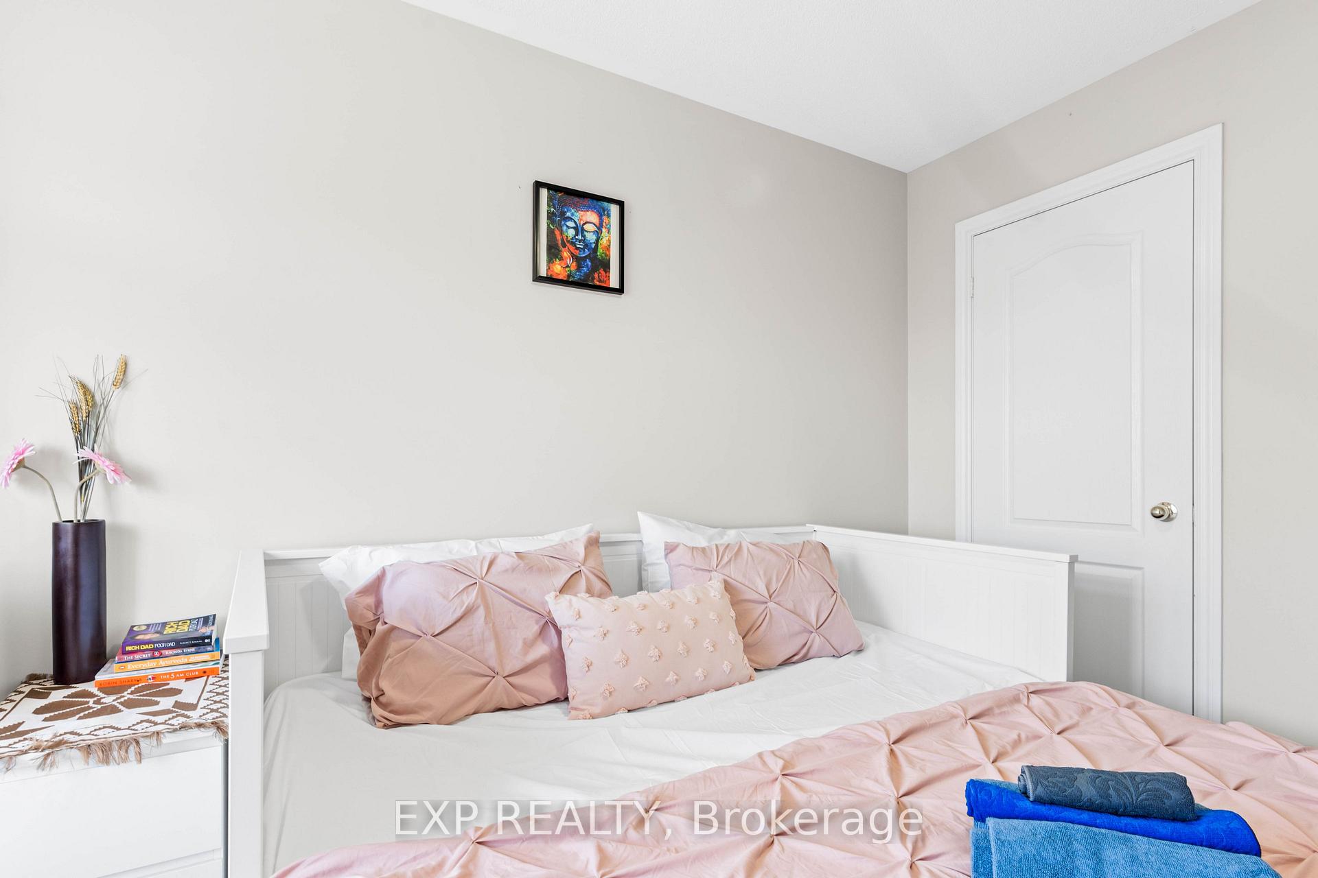 Photo 18 of 4 Magdalene Crescent, Brampton, Heart Lake East — HOMEH