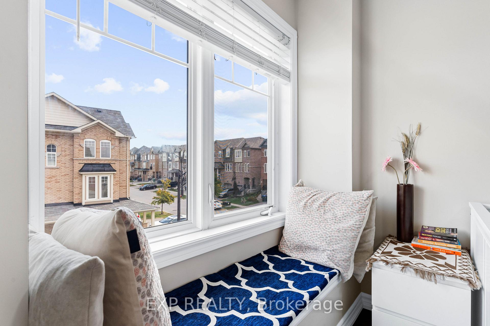Photo 19 of 4 Magdalene Crescent, Brampton, Heart Lake East — HOMEH