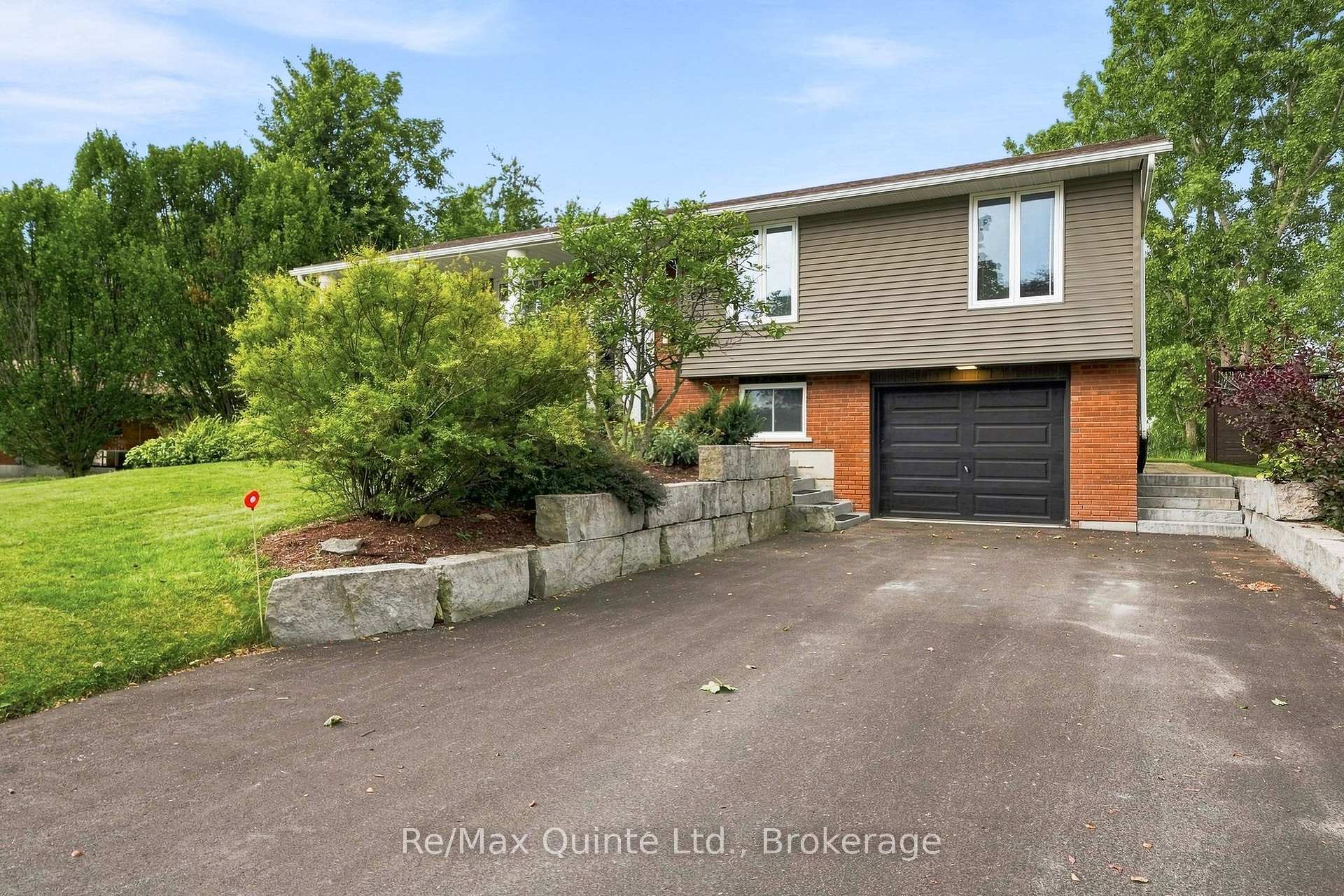 Photo 3 of 147 Jeffrey Drive, Quinte West, Sidney Ward — HOMEH