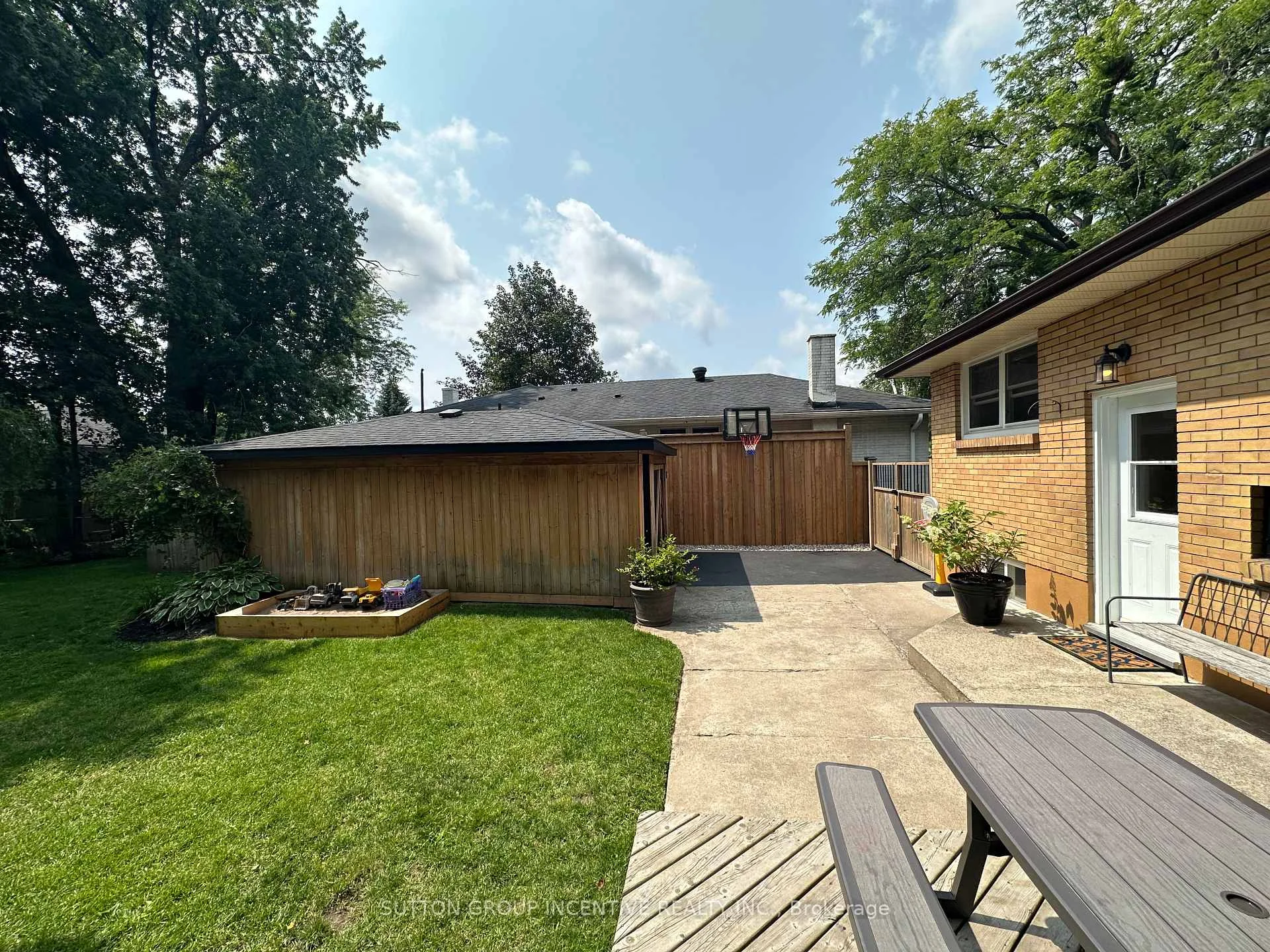 Photo 10 of 23 Northpark Road, Barrie, Wellington — HOMEH