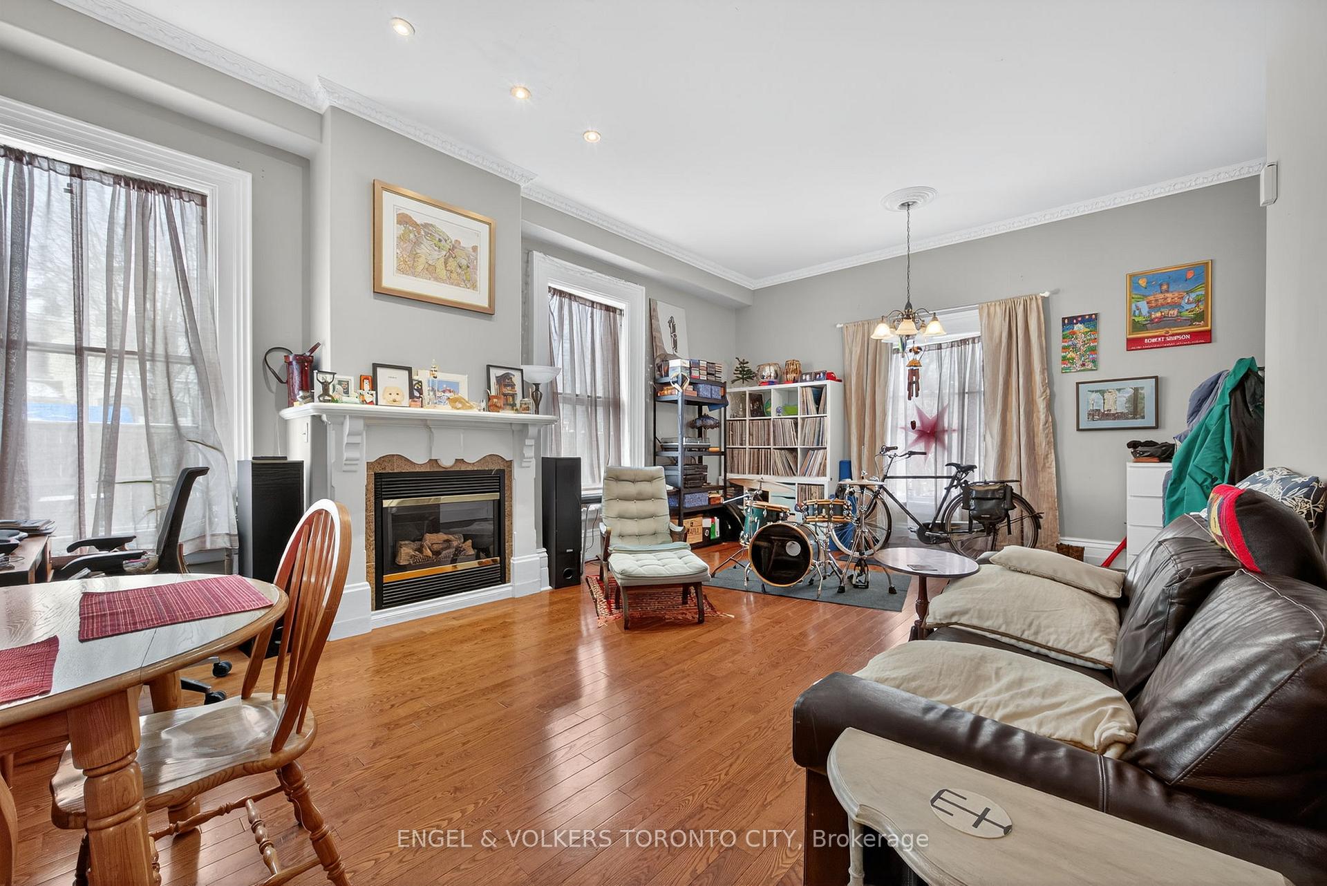 Photo 11 of 64 High Street, Barrie, Queen's Park — HOMEH