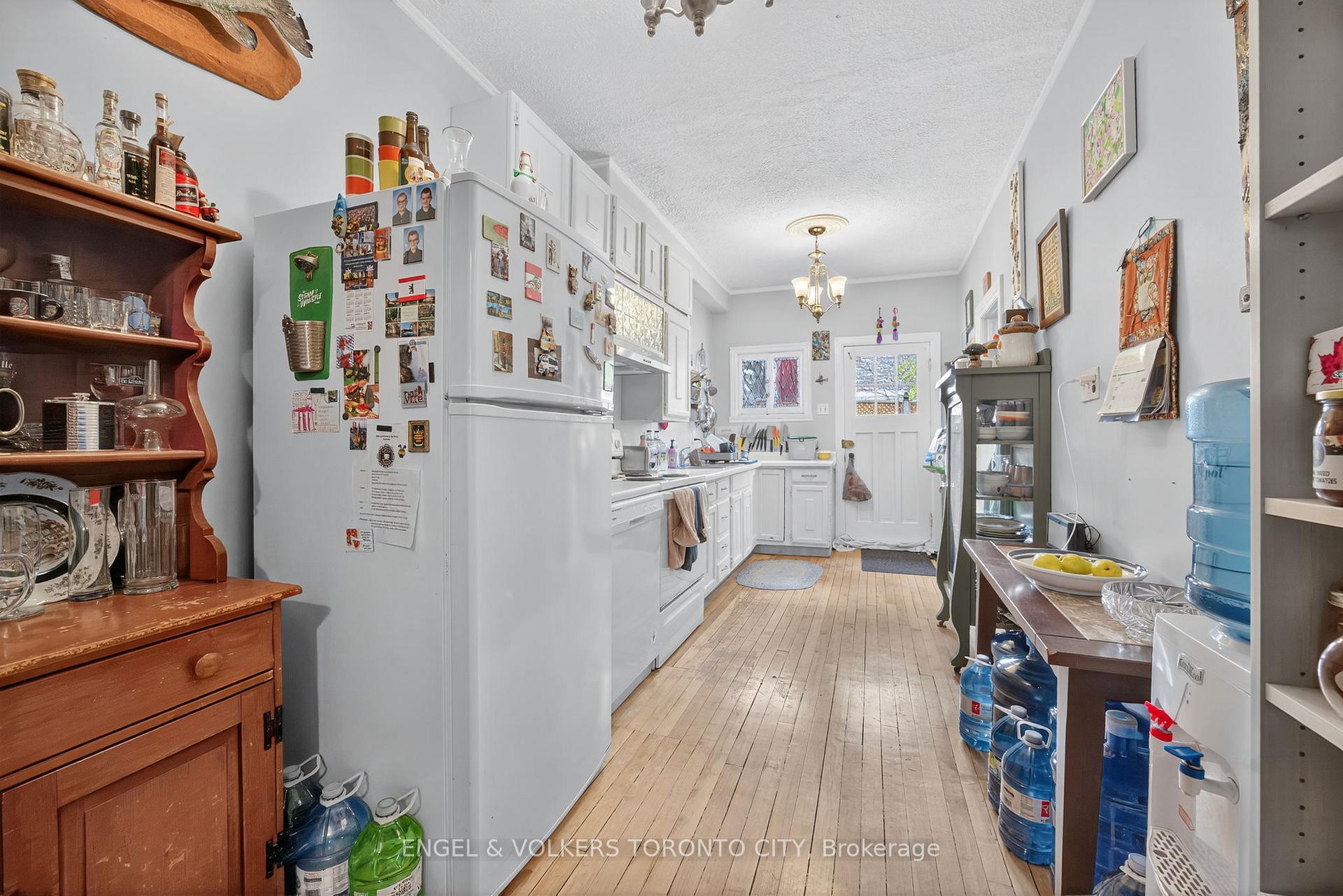 Photo 13 of 64 High Street, Barrie, Queen's Park — HOMEH