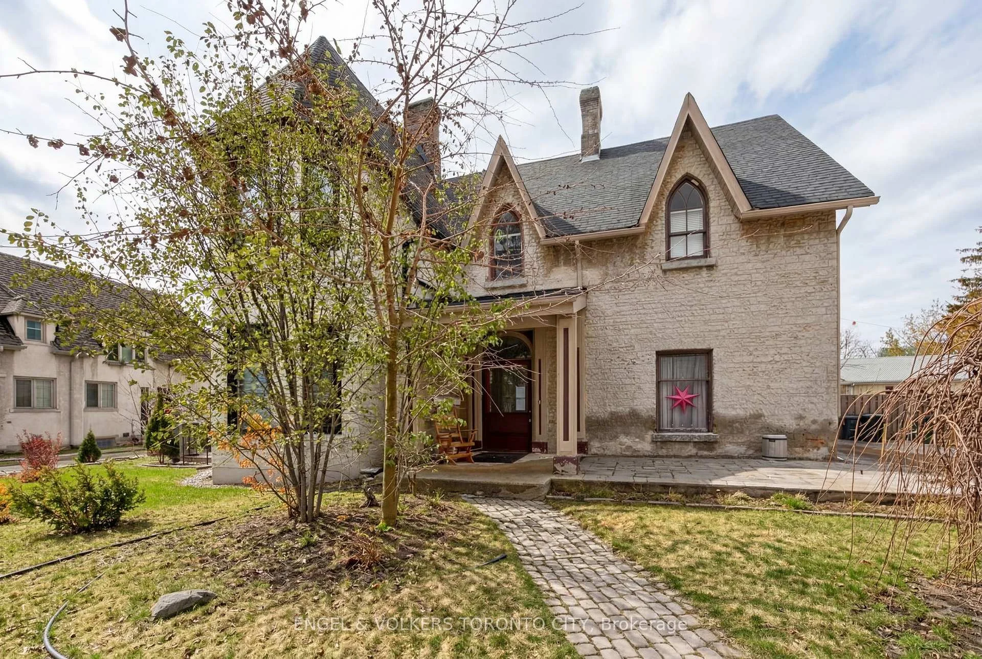 Photo 3 of 64 High Street, Barrie, Queen's Park — HOMEH