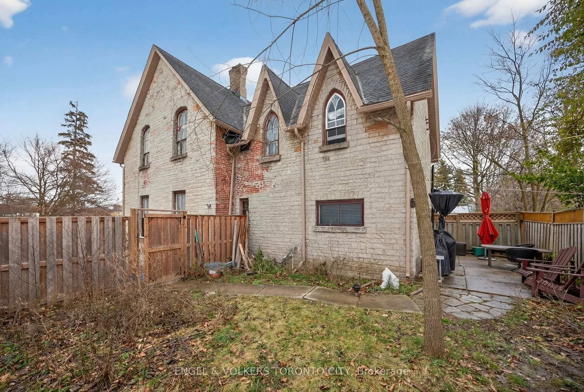 Photo 5 of 64 High Street, Barrie, Queen's Park — HOMEH