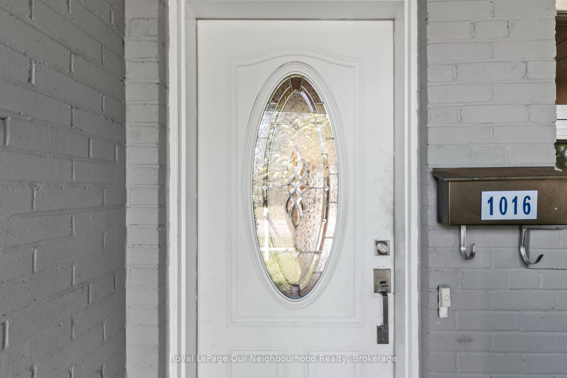 Photo 5 of 1016 Centre Street N, Whitby, Williamsburg — HOMEH