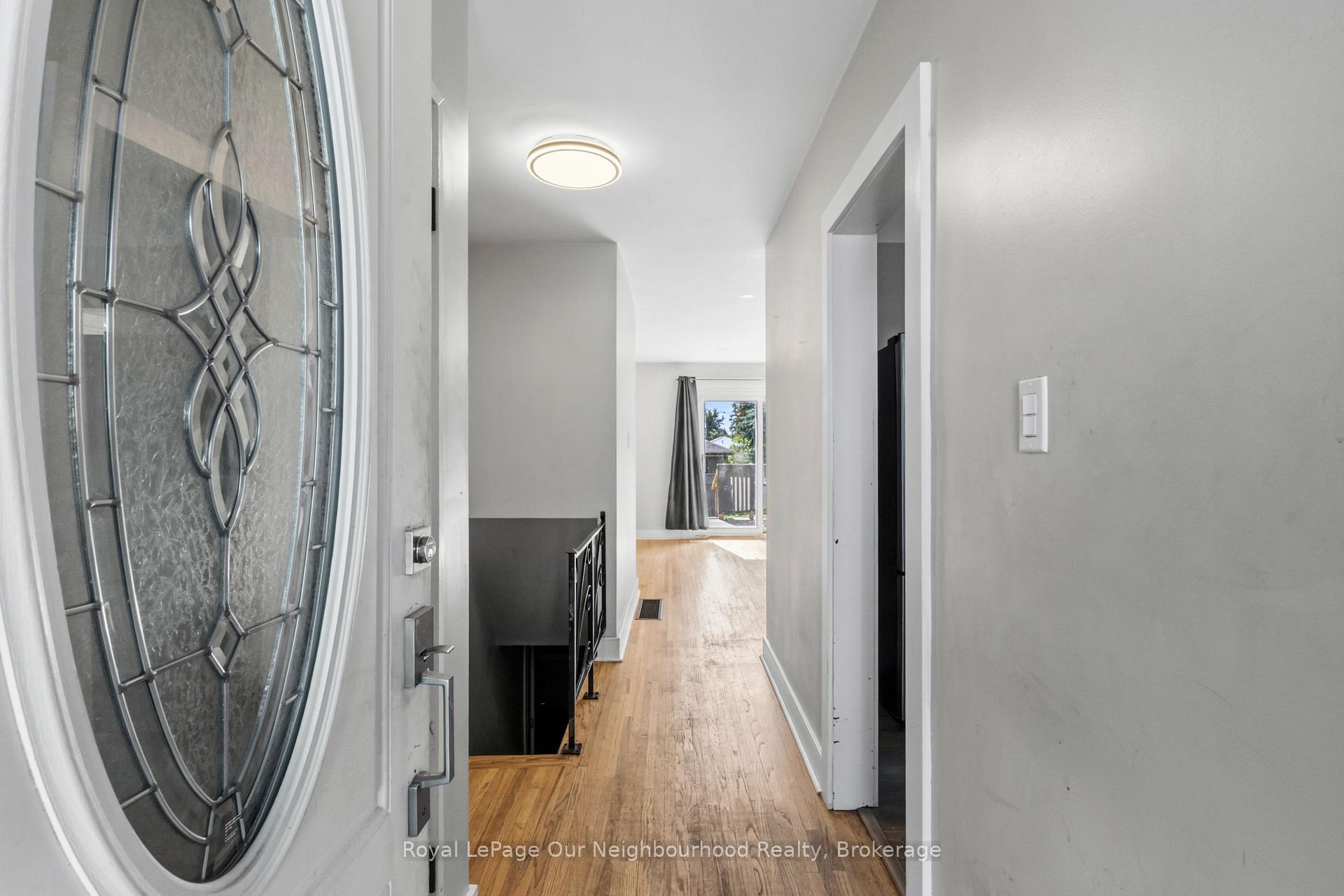Photo 6 of 1016 Centre Street N, Whitby, Williamsburg — HOMEH