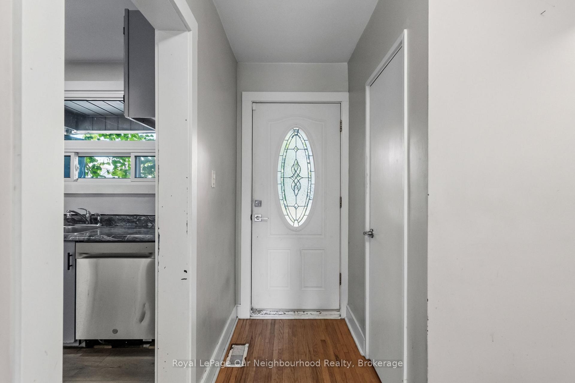 Photo 7 of 1016 Centre Street N, Whitby, Williamsburg — HOMEH