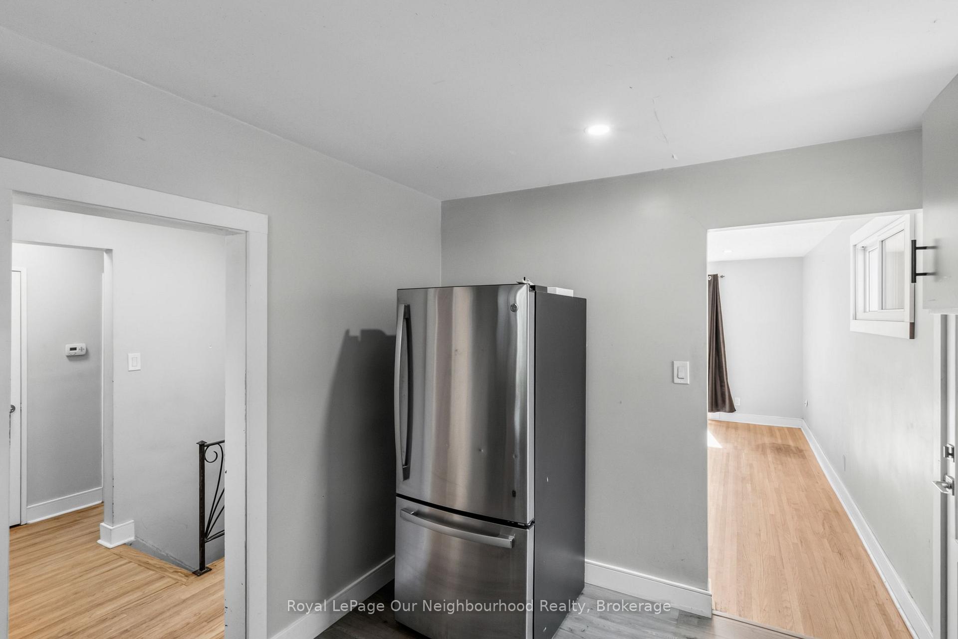 Photo 11 of 1016 Centre Street N, Whitby, Williamsburg — HOMEH