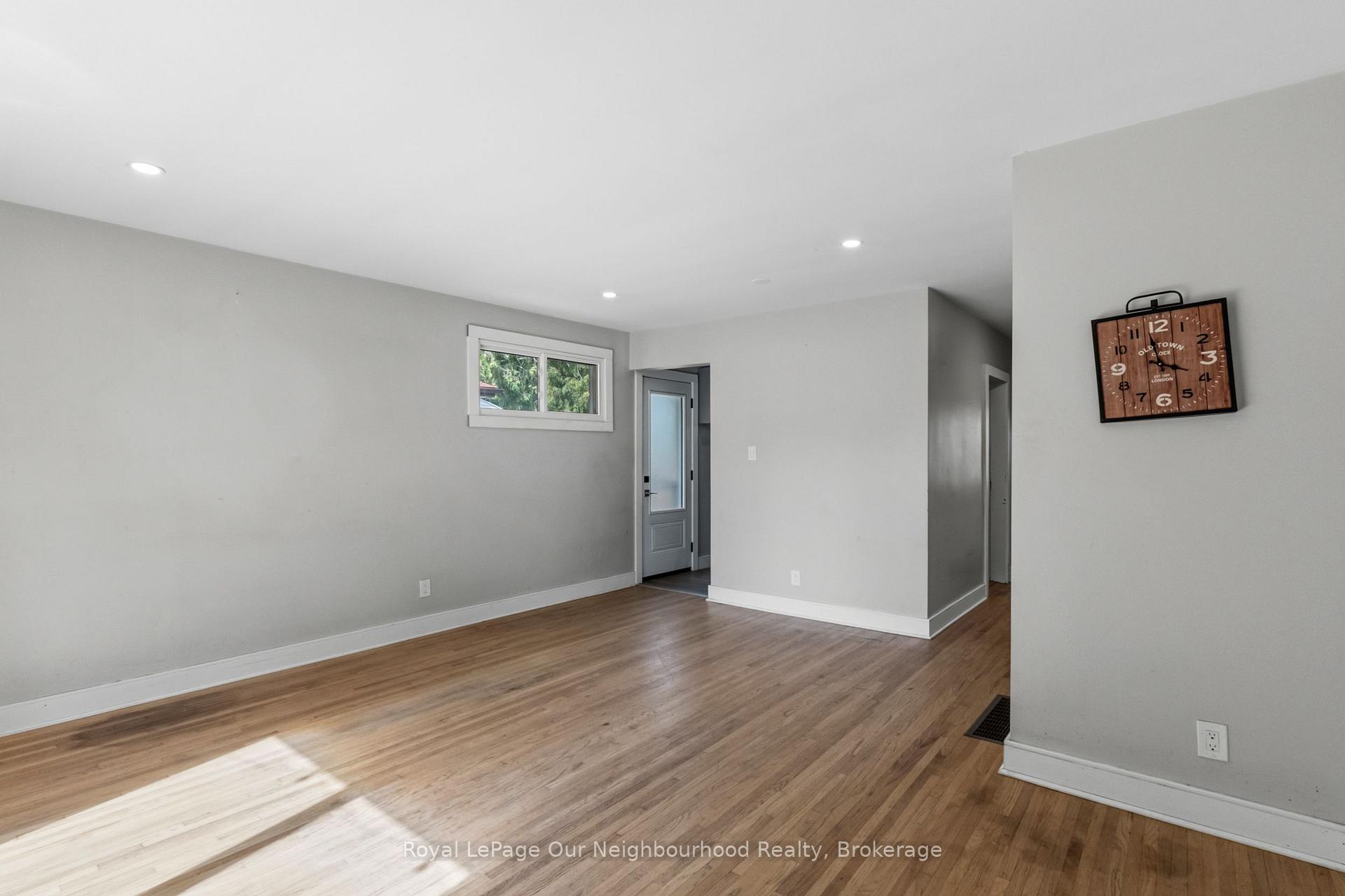 Photo 15 of 1016 Centre Street N, Whitby, Williamsburg — HOMEH