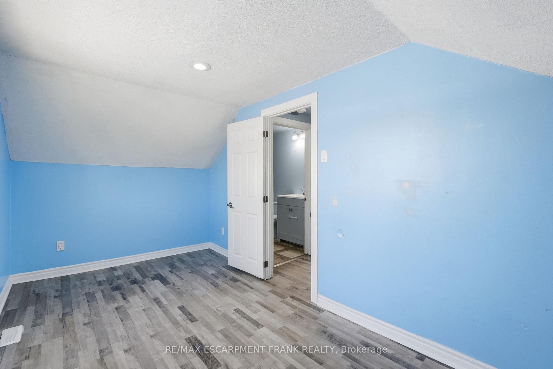 Photo 36 of 53 Dalhousie Avenue, Hamilton, Crown Point — HOMEH