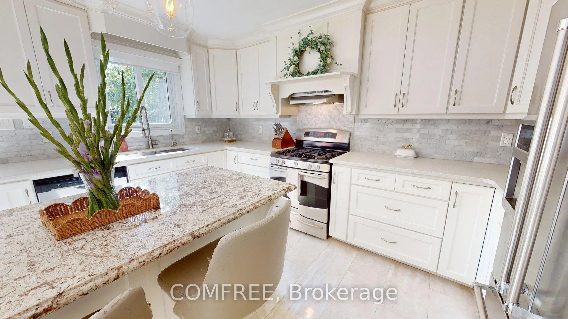 Photo 16 of 723 Munich Circle, Waterloo, Clair Hills — HOMEH