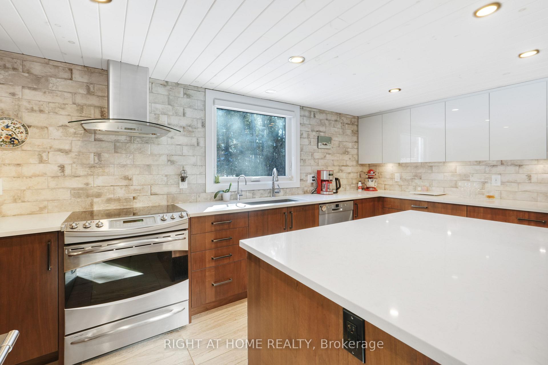 Photo 14 of 114 David Kennedy Drive, Ottawa, Dunrobin Shores — HOMEH