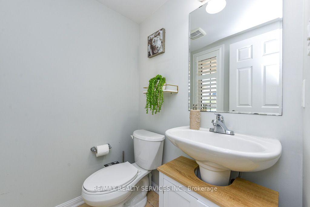 Photo 7 of 22 Robert Parkingson Drive W, Brampton, Northwest Brampton — HOMEH