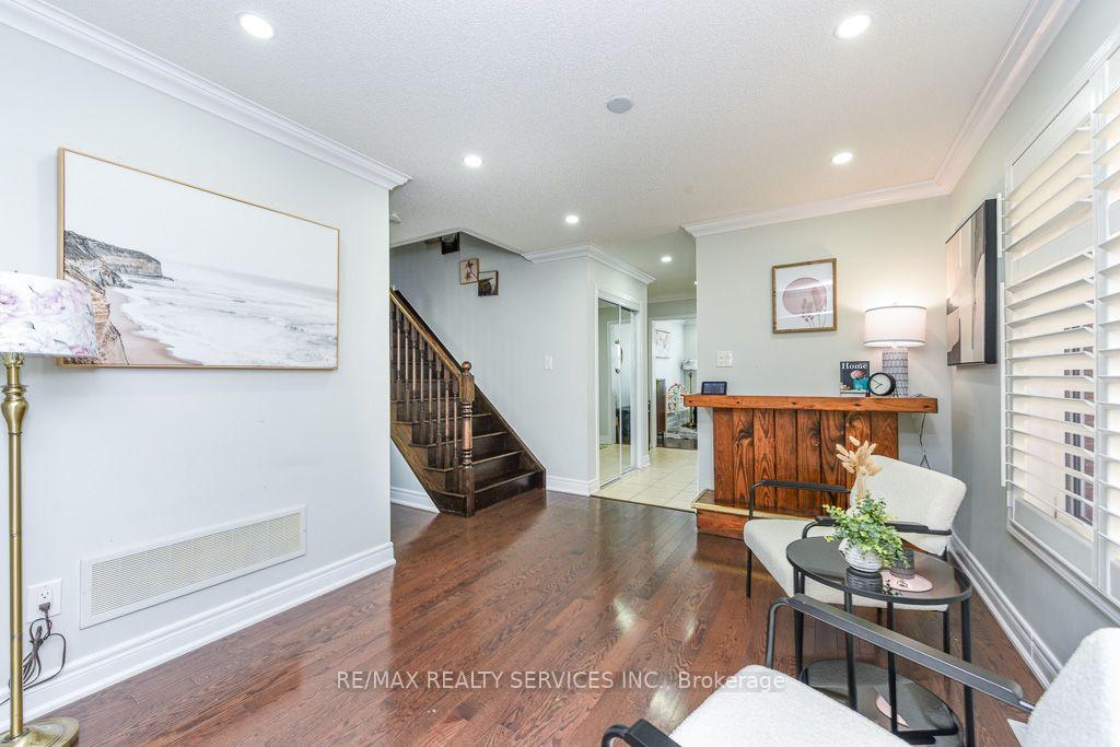 Photo 9 of 22 Robert Parkingson Drive W, Brampton, Northwest Brampton — HOMEH