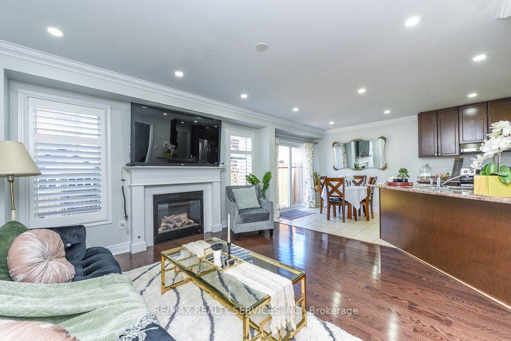 Photo 13 of 22 Robert Parkingson Drive W, Brampton, Northwest Brampton — HOMEH