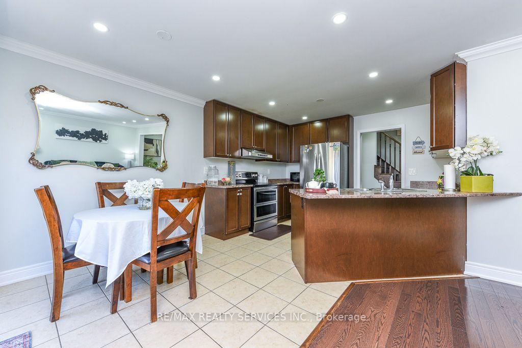 Photo 18 of 22 Robert Parkingson Drive W, Brampton, Northwest Brampton — HOMEH