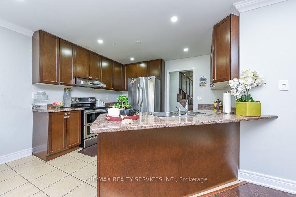 Photo 19 of 22 Robert Parkingson Drive W, Brampton, Northwest Brampton — HOMEH