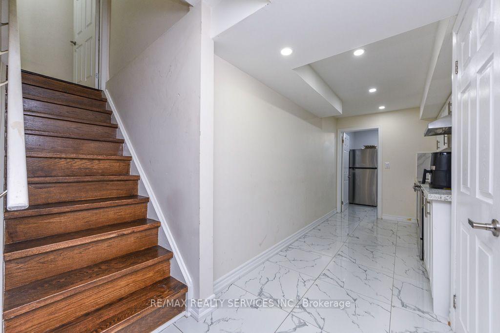 Photo 28 of 22 Robert Parkingson Drive W, Brampton, Northwest Brampton — HOMEH