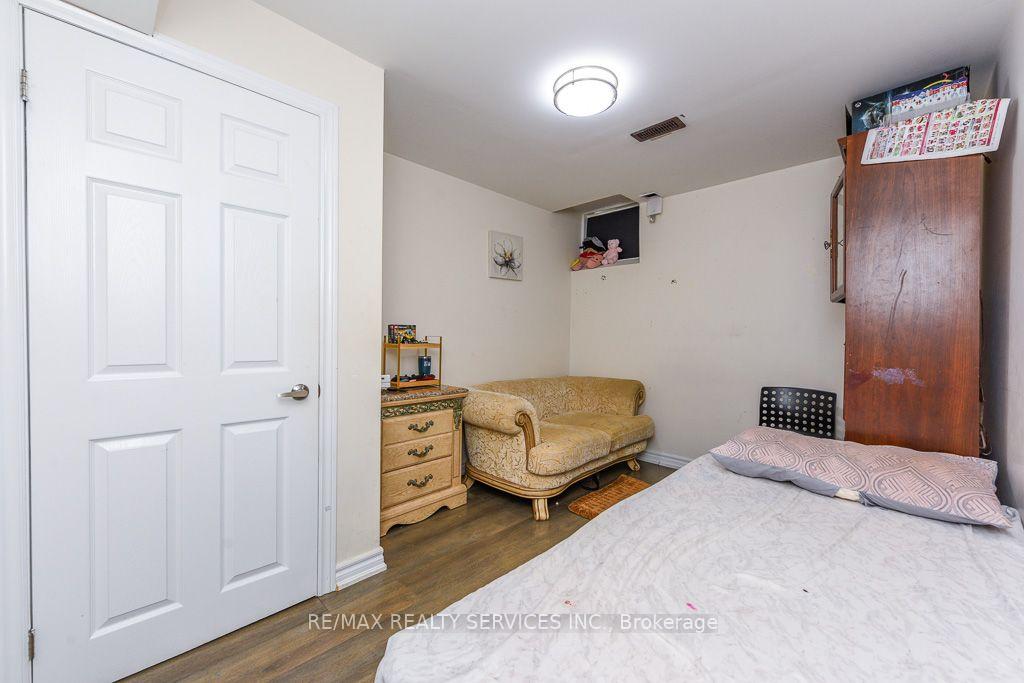 Photo 32 of 22 Robert Parkingson Drive W, Brampton, Northwest Brampton — HOMEH