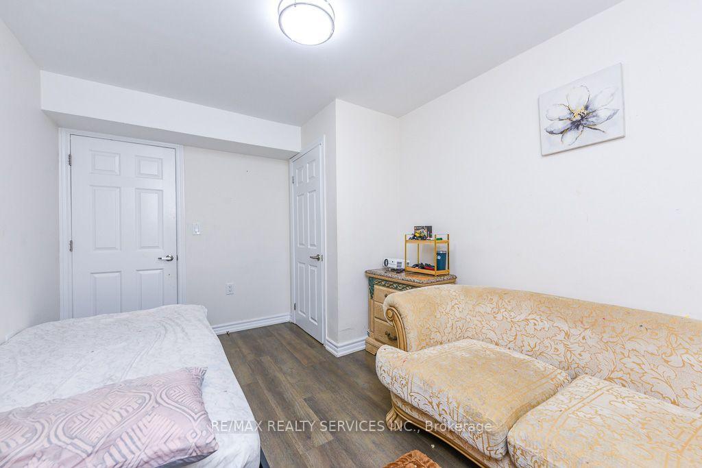Photo 33 of 22 Robert Parkingson Drive W, Brampton, Northwest Brampton — HOMEH