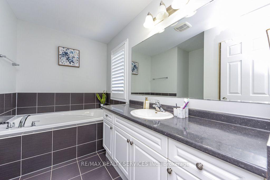 Photo 42 of 22 Robert Parkingson Drive W, Brampton, Northwest Brampton — HOMEH