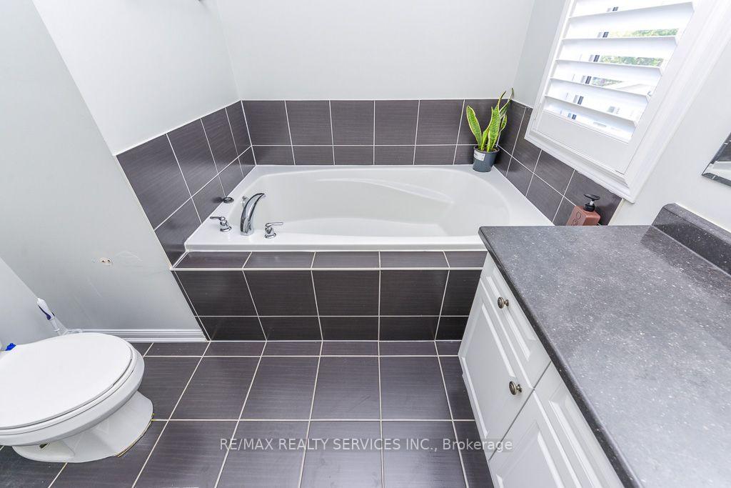 Photo 43 of 22 Robert Parkingson Drive W, Brampton, Northwest Brampton — HOMEH