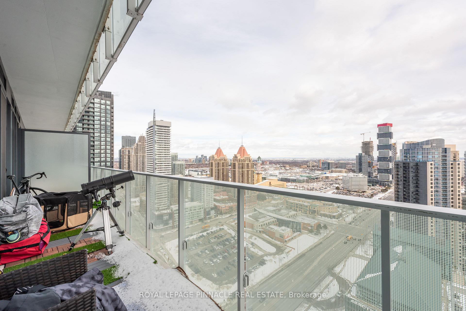 Photo 4 of Unit 2802, 3900 Confederation Parkway, Mississauga, City Centre — HOMEH