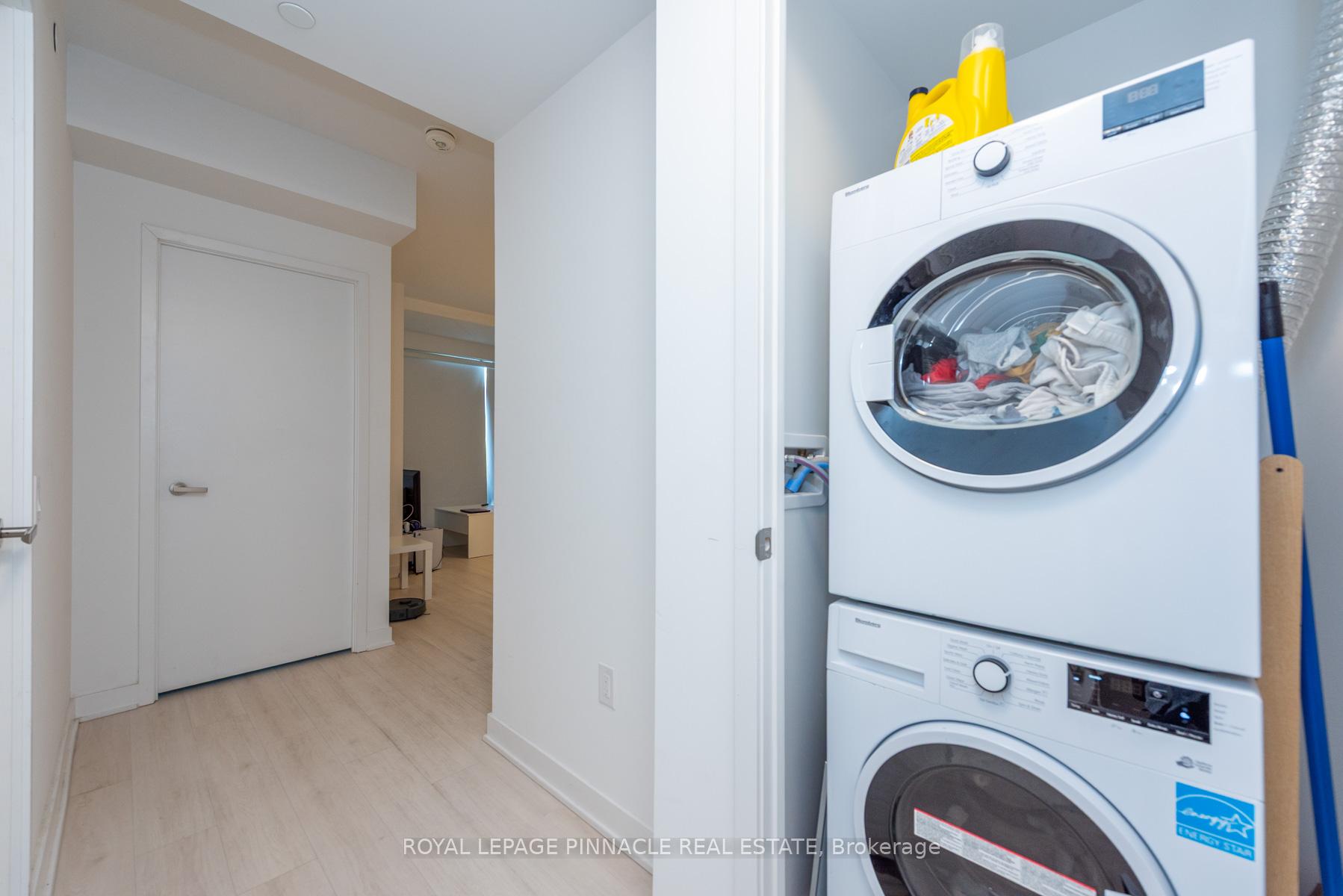 Photo 8 of Unit 2802, 3900 Confederation Parkway, Mississauga, City Centre — HOMEH
